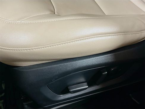 Used 2023 Ford Explorer XLT w/ Equipment Group 202A image 18