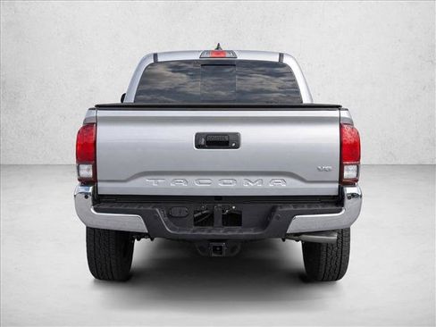 Used 2018 Toyota Tacoma SR5 RWD image 6