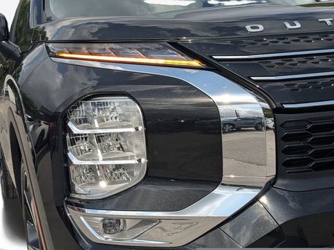 Used 2024 Mitsubishi Outlander SE image 9