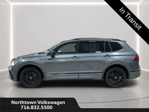 Used 2022 Volkswagen Tiguan SE R-Line FWD image 2