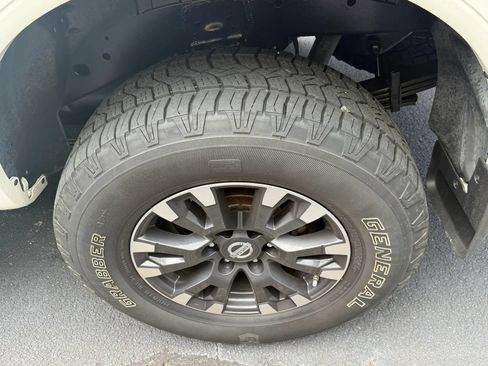 Used 2018 Nissan Titan PRO-4X w/ Pro-4x Convenience Package AWD/4WD image 32