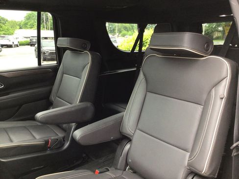 Used 2024 Chevrolet Suburban Premier AWD/4WD image 36