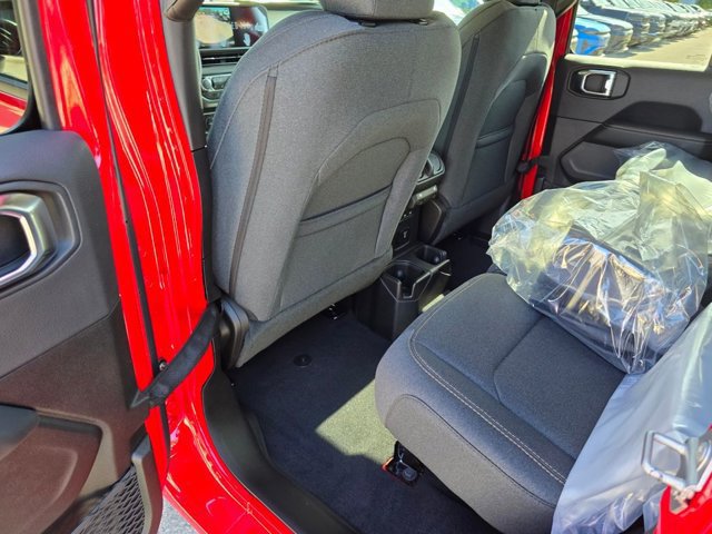 New 2025 Jeep Wrangler Unlimited Sahara w/ Safety Group AWD/4WD image 26