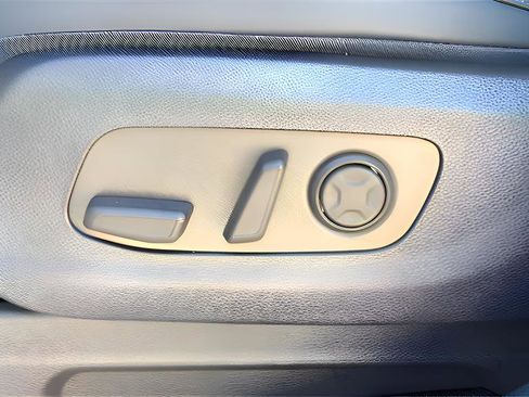 New 2026 Kia Carnival EX image 18