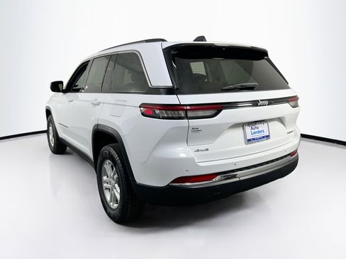 Used 2023 Jeep Grand Cherokee Laredo image 7