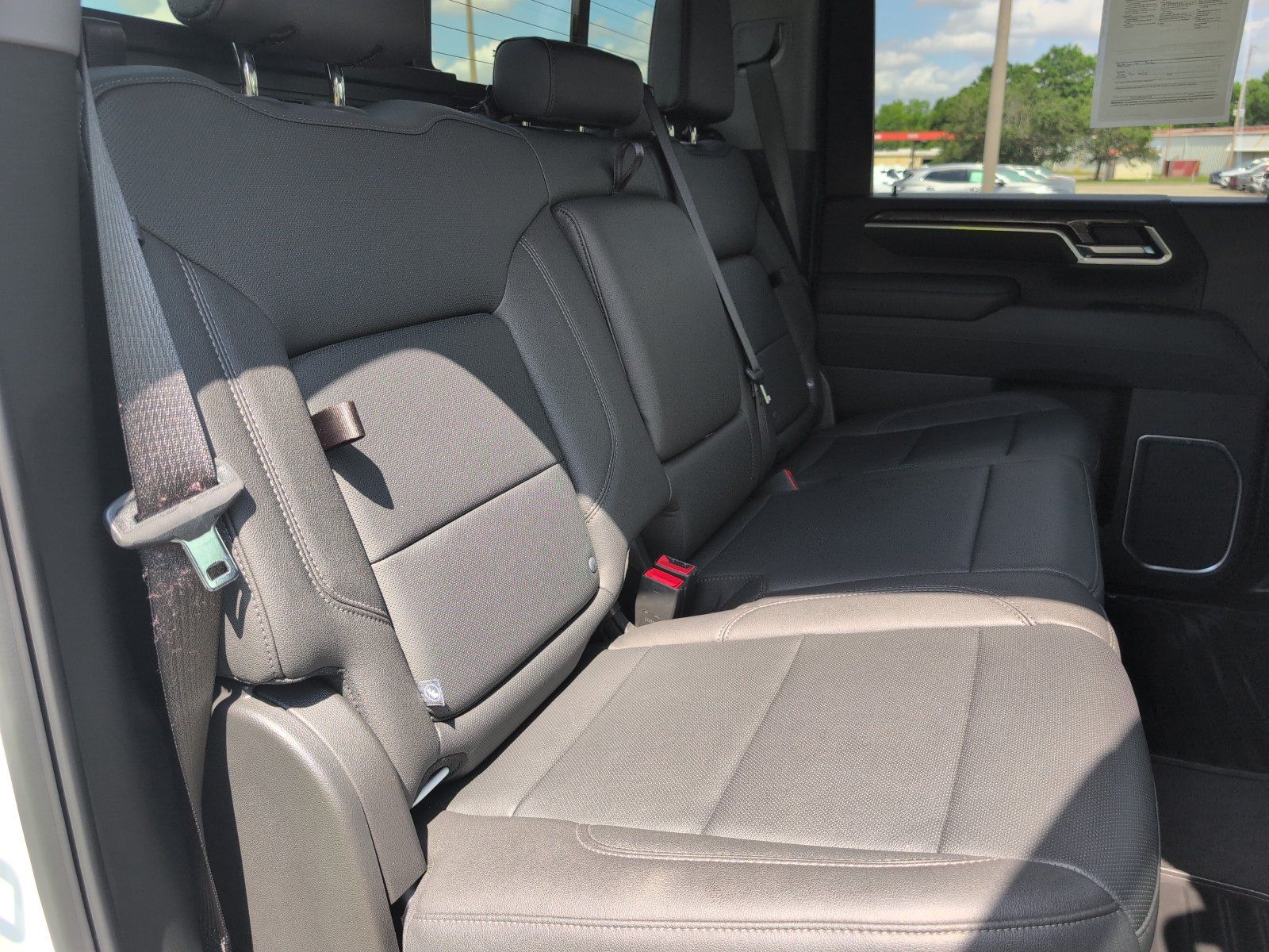 Used 2025 Chevrolet Silverado 2500 LTZ w/ LTZ Convenience Package AWD/4WD image 15