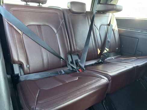 Used 2024 Ford Expedition Limited image 10