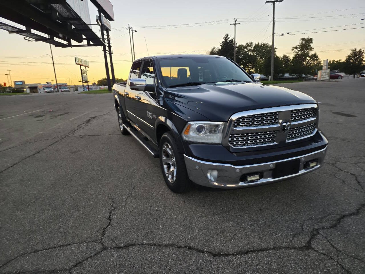 Used 2015 RAM 1500 Laramie w/ Convenience Group AWD/4WD image 2