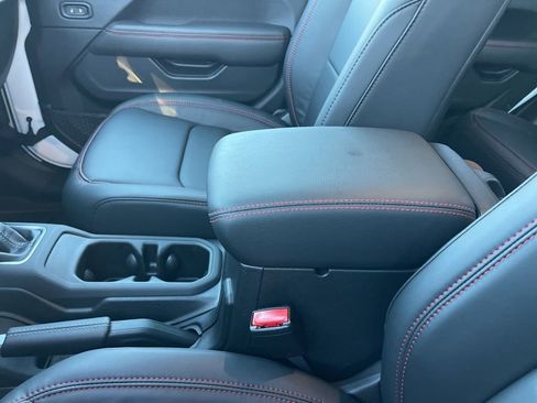 Used 2025 Jeep Gladiator Rubicon image 15