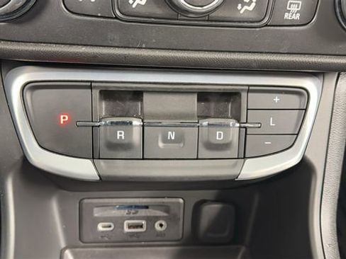 Used 2024 GMC Terrain SLT image 29