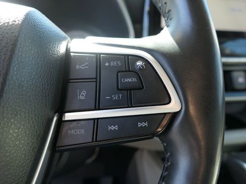 Used 2023 Toyota Highlander Platinum image 13