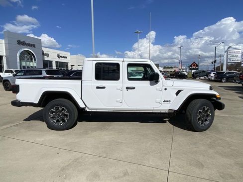 New 2026 Jeep Gladiator Sport AWD/4WD image 7