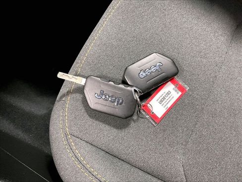 Used 2024 Jeep Wrangler Unlimited AWD/4WD image 30