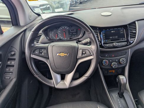 Used 2018 Chevrolet Trax LT w/ Sun & Sound Package image 17