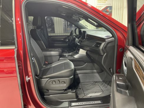 Used 2024 Chevrolet Suburban Premier AWD/4WD image 18