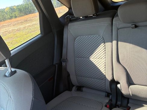 Used 2020 Ford Escape SE image 32