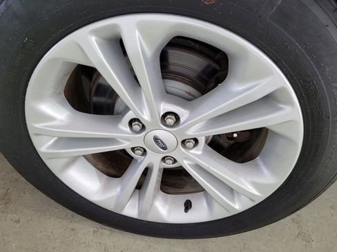 Used 2013 Ford Taurus SEL image 24