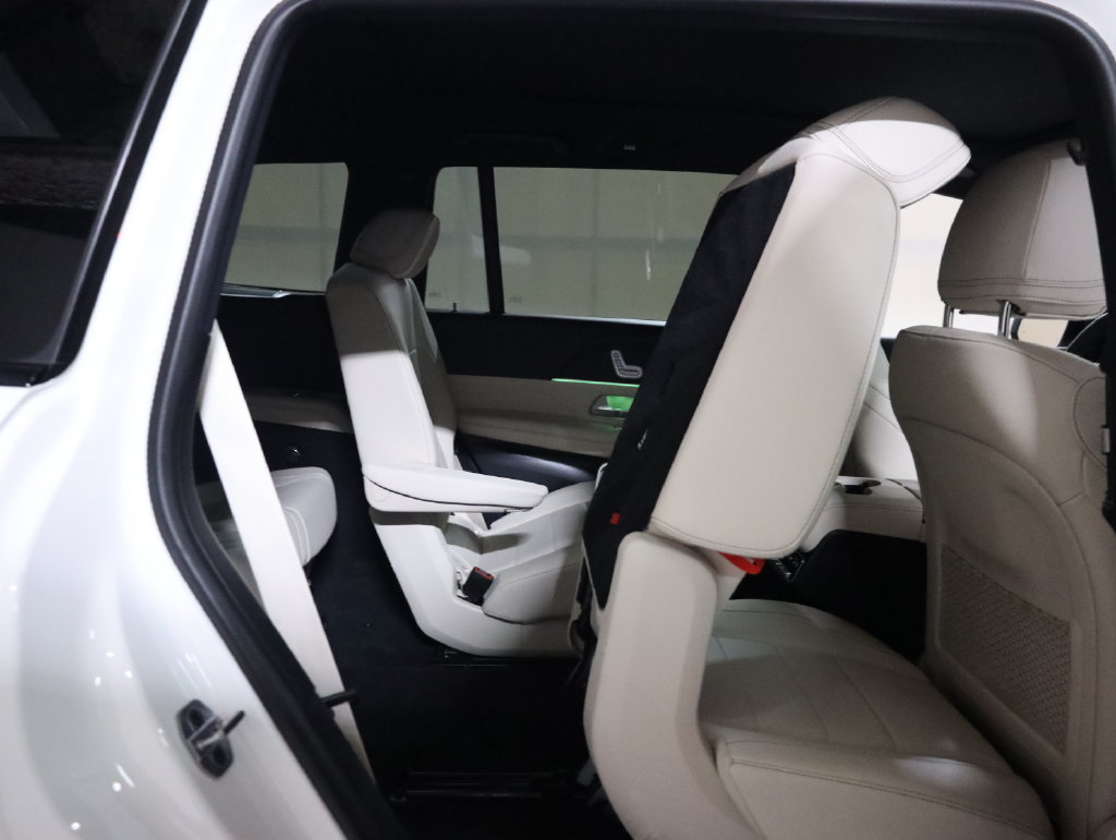 Used 2025 Mercedes-Benz GLS 450 4MATIC w/ AMG Line Exterior image 60