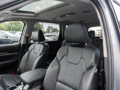Used 2024 Kia Telluride EX w/ EX Captain's Chair Package image 15