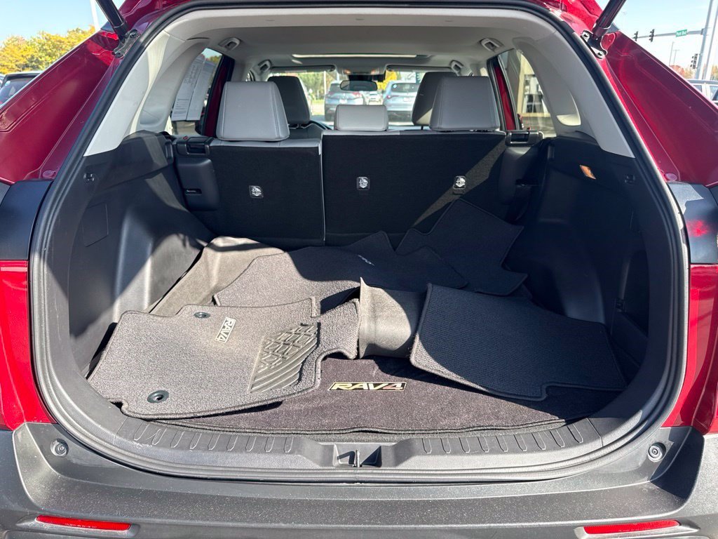 Used 2019 Toyota RAV4 XLE Premium w/ Cold Weather Package AWD/4WD image 16