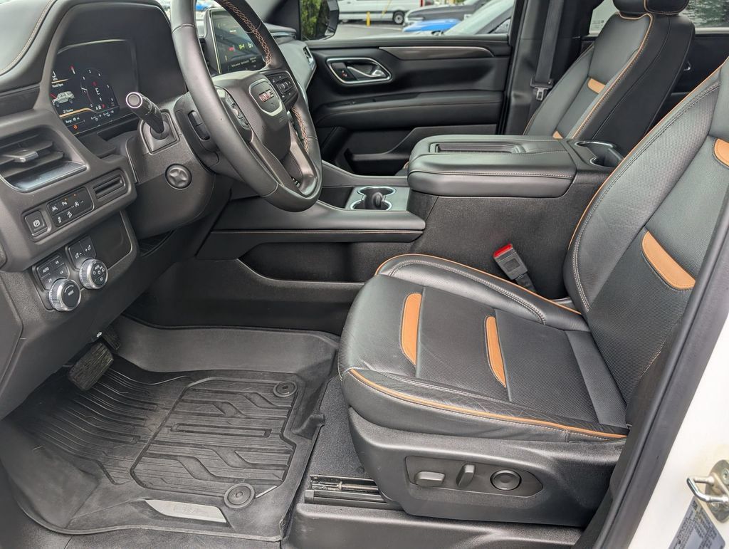 Used 2024 GMC Yukon AT4 AWD/4WD image 13