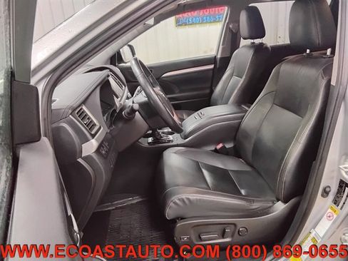 Used 2019 Toyota Highlander XLE AWD/4WD image 10