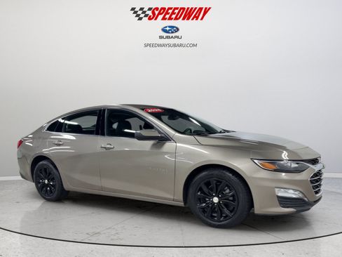 Used 2025 Chevrolet Malibu LT FWD image 3