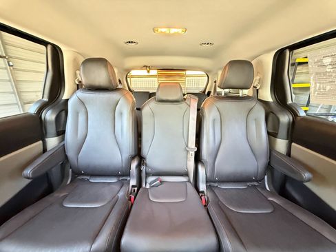 Used 2026 Kia Carnival FWD image 39