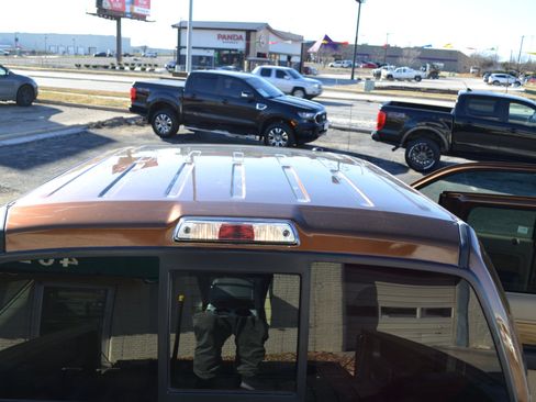 Used 2011 Ford F150 Lariat w/ Lariat Chrome Pkg image 8