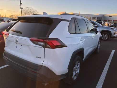 Used 2021 Toyota RAV4 XLE image 6