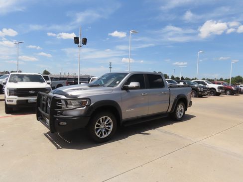 Used 2023 RAM 1500 Laramie AWD/4WD image 2