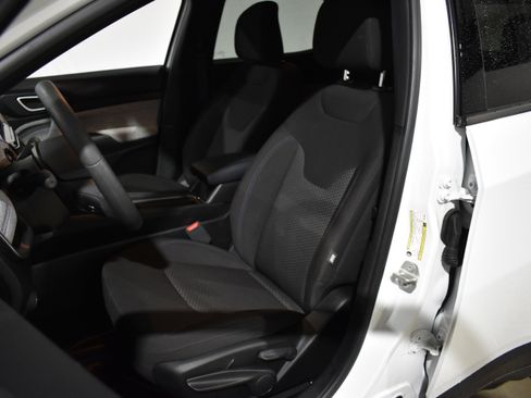 Used 2024 Jeep Compass Sport image 15