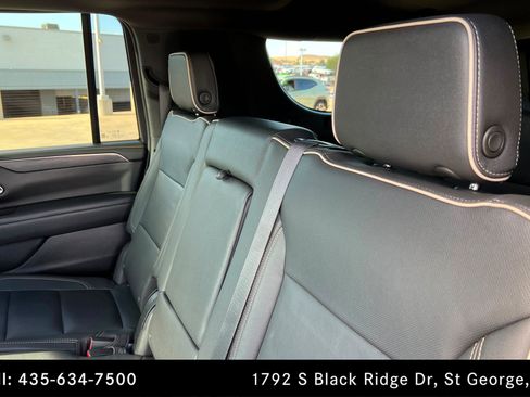 Used 2023 GMC Yukon XL SLT AWD/4WD image 20