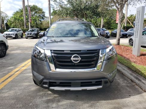 Certified 2025 Nissan Pathfinder SL w/ SL Premium Package image 2