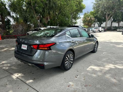 Used 2025 Nissan Altima 2.5 SV FWD image 7
