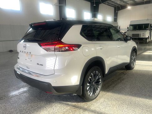 Used 2025 Nissan Rogue SL w/ Tech Package image 25