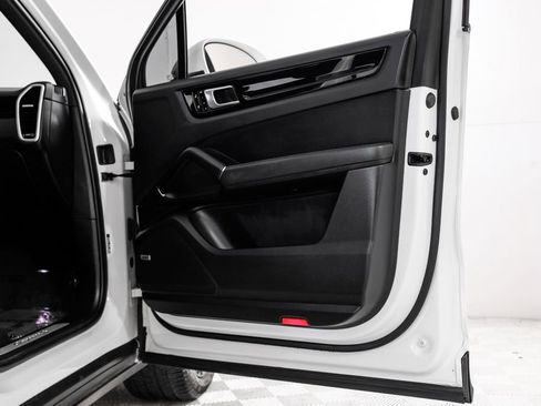 Used 2019 Porsche Cayenne S image 50