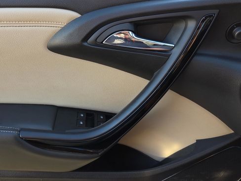 Used 2018 Buick Cascada Premium image 32