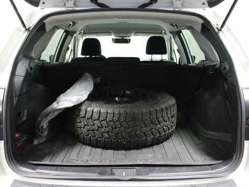 Used 2017 Subaru Outback 2.5i Premium image 14