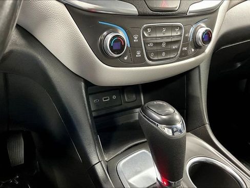 Used 2021 Chevrolet Equinox LT w/ Driver Convenience Package image 16