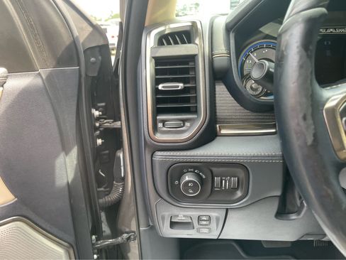 Used 2019 RAM 1500 Limited AWD/4WD image 14