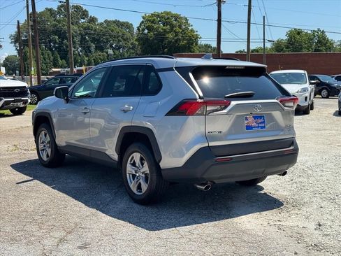 Used 2022 Toyota RAV4 XLE AWD/4WD image 5