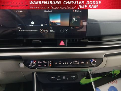 Used 2025 Kia Carnival SX Prestige image 22