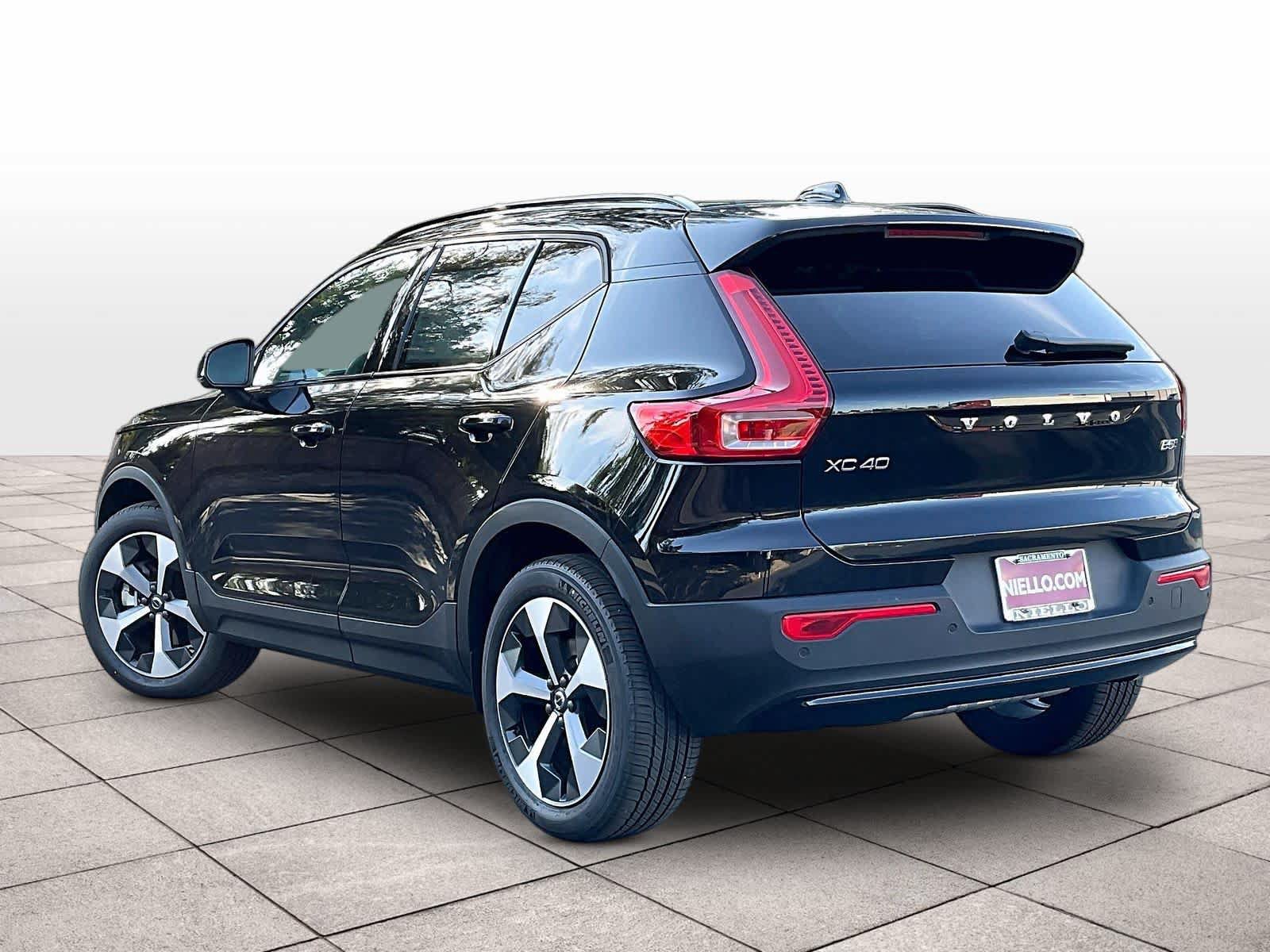 New 2026 Volvo XC40 B5 Core w/ Climate Package AWD/4WD image 3