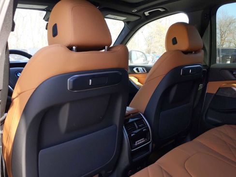 Used 2025 BMW X5 xDrive50e image 18