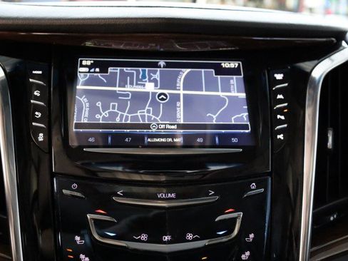 Used 2017 Cadillac Escalade Luxury AWD/4WD image 13