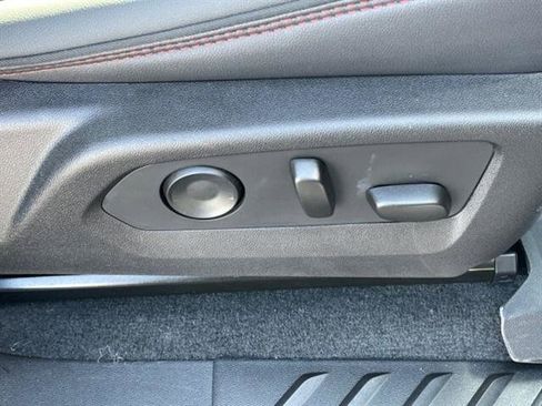 Used 2024 GMC Canyon AT4X image 10