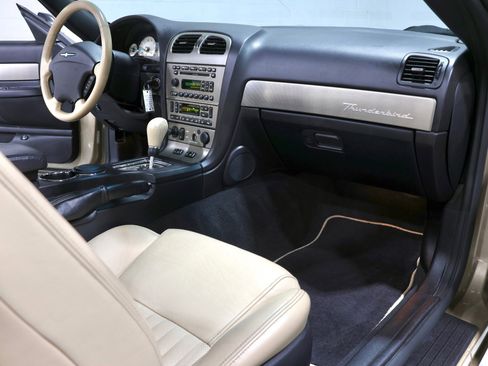 Used 2005 Ford Thunderbird image 4