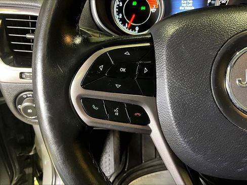 Used 2019 Jeep Cherokee Limited image 11