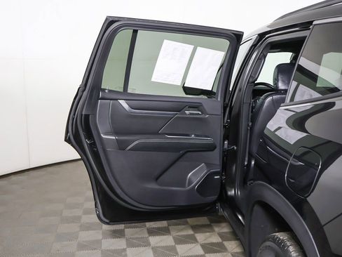 Used 2024 GMC Acadia Elevation image 24